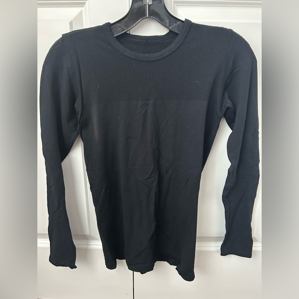 Alo yoga - black long sleeve - mesh upper - size XS
